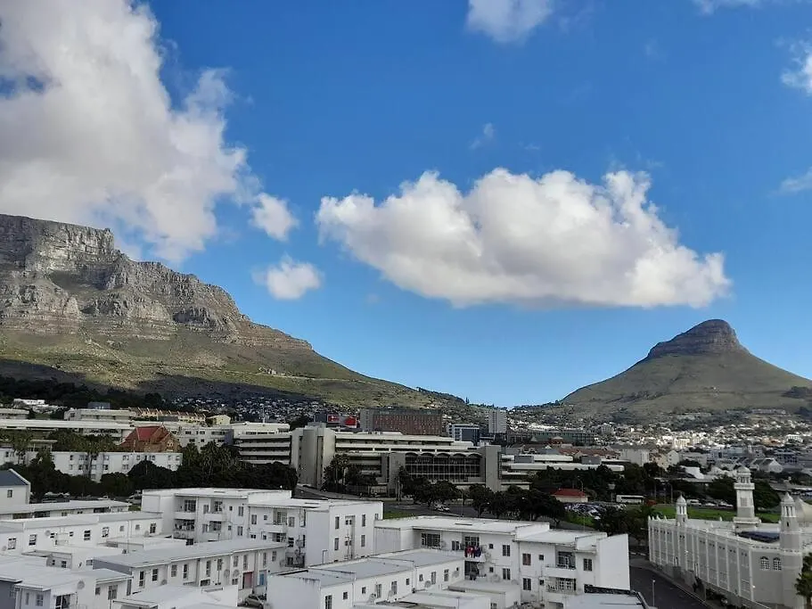 Modern 2 Bedroom Apartment In Chapel Towers - Beautiful Table Mountain View Cape Town