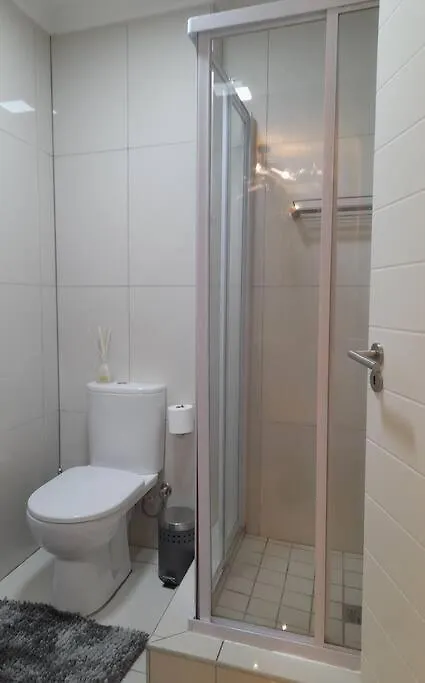 Modern 2 Bedroom Apartment In Chapel Towers - Beautiful Table Mountain View Cape Town