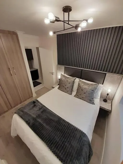Modern 2 Bedroom Apartment In Chapel Towers - Beautiful Table Mountain View Cape Town